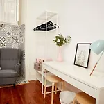 Charming One Bedroom Flat Apartament Lizbona
